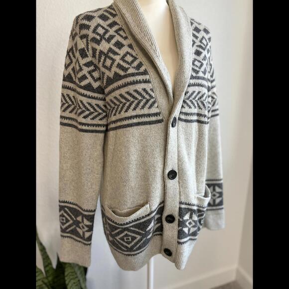 Abercrombie & Fitch Boho Gray Patterned Cardigan Sweater - Perfect for Layering - Picture 1 of 8